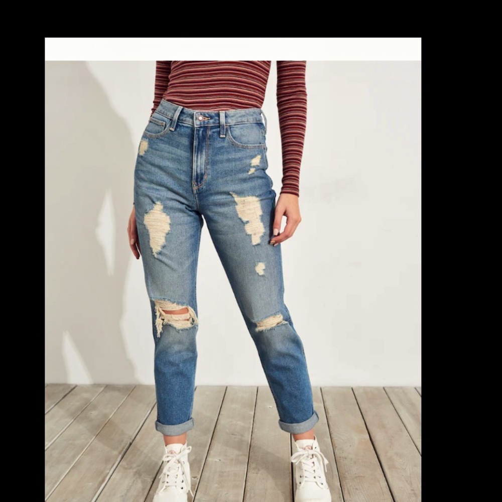 Hollister Ultra High Rise mom jeans